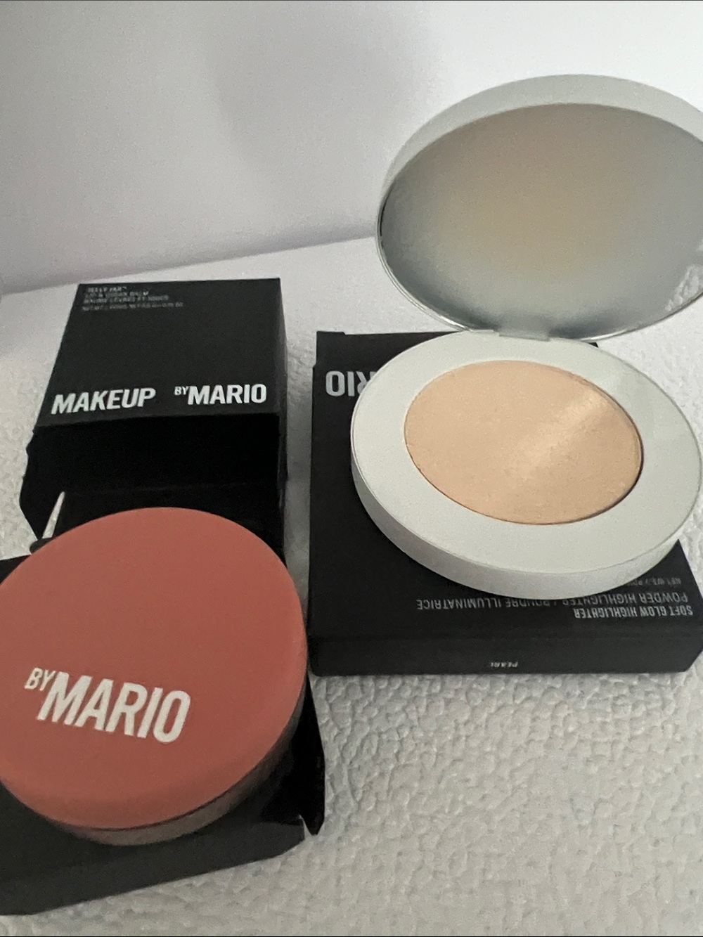 Makeup by Mario duo of Pearl Highlighter Powder and Pink Chai Jelly Jar